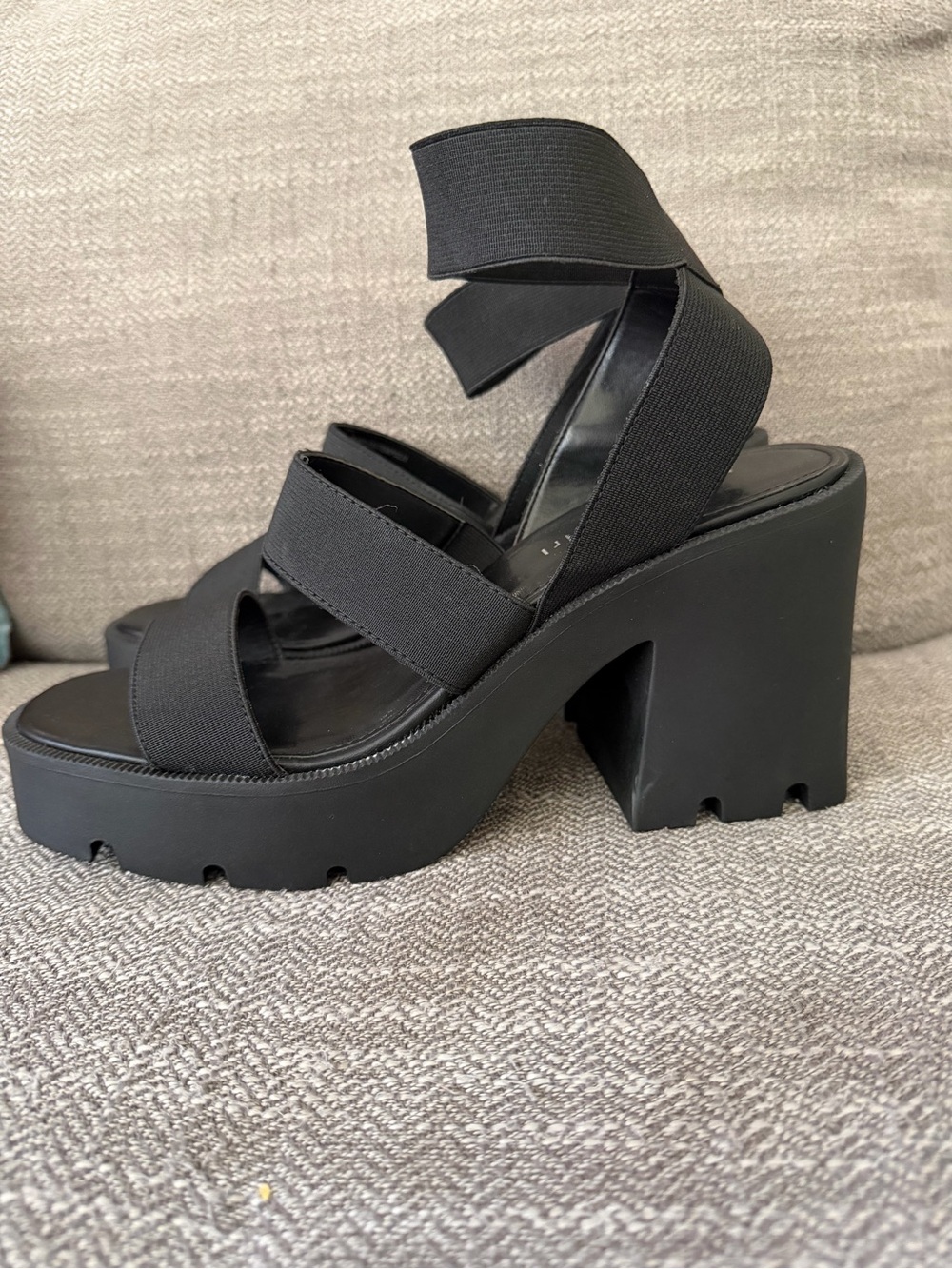 NEW! Madden Girl Black Chunky Platform Strappy Sandals